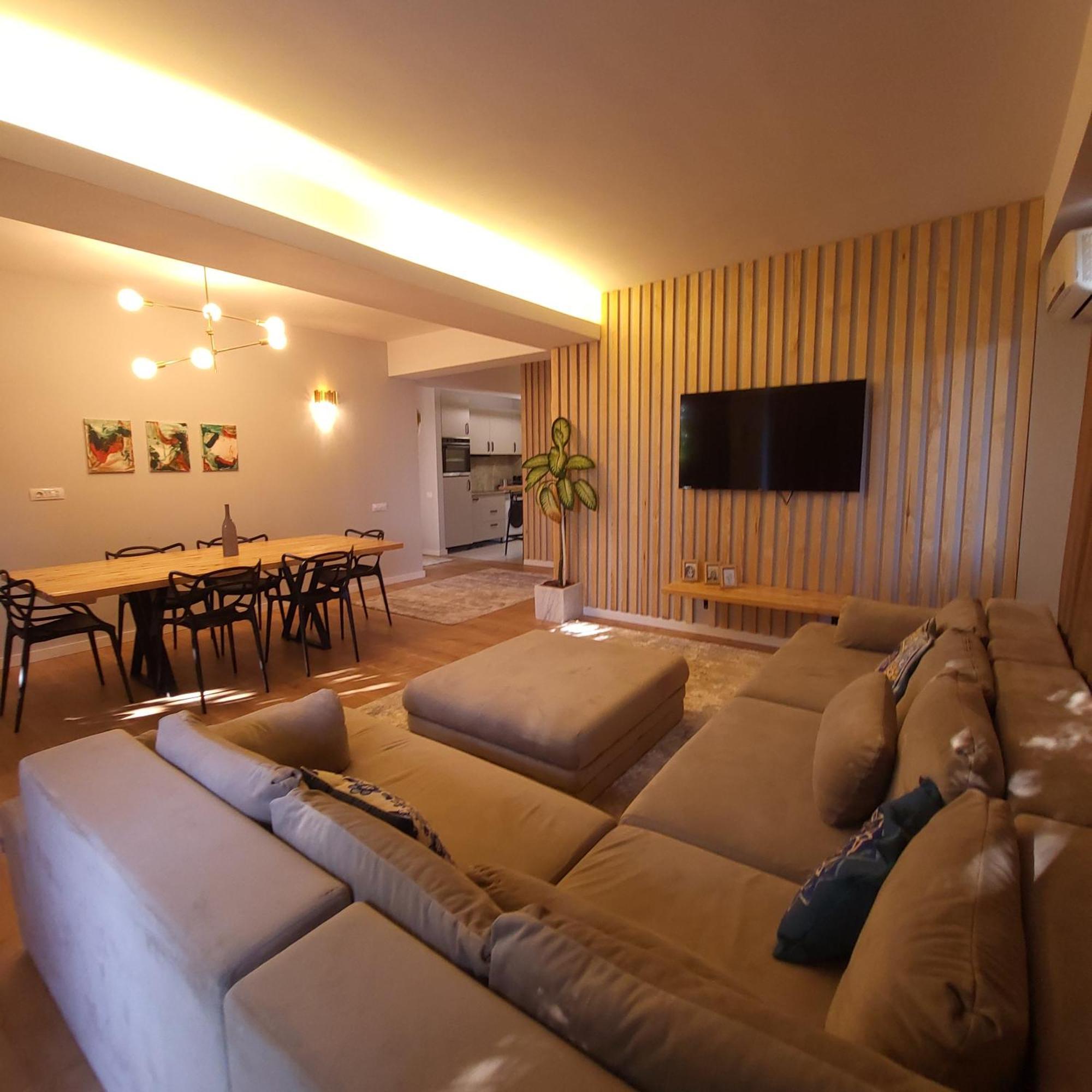 Elegant Cu Terasa Apartment